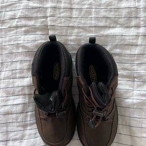 3/$150 ☀️— BNWT KEEN Kids Brown Leather Outdoor Lace-Up Shoes size 2